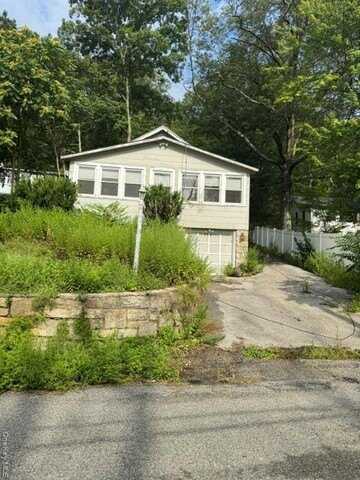 157 Tanglewylde Road, Lake Peekskill, NY 10537