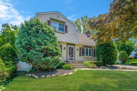 7 Woodruff Court, Huntington, NY 11743