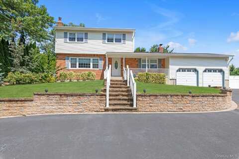105 Lone Oak Path, Smithtown, NY 11787