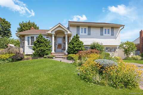 9 Cheryl Lane N, Farmingdale, NY 11735
