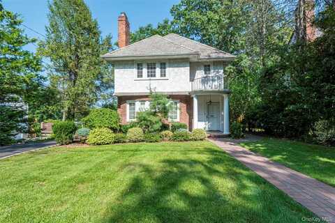 11 4th Road, Great Neck, NY 11021