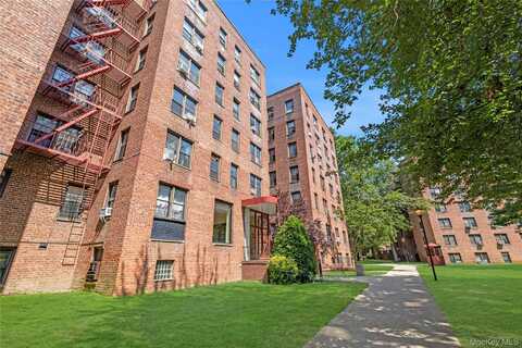 150-11 72nd Road, Flushing, NY 11367