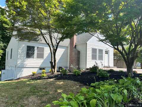 9 Moscato Street, Huntington, NY 11743