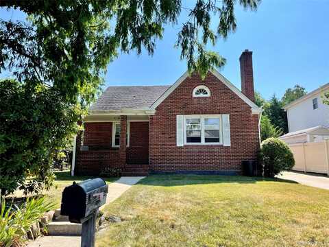 10 Bowne Street, Glen Cove, NY 11542