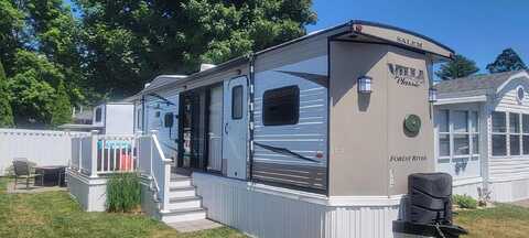 9 Bourne Avenue, Wells, ME 04090