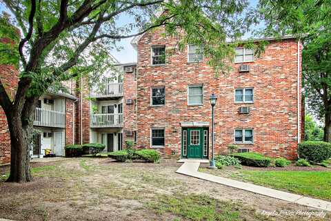 4305 W Shamrock Lane, McHenry, IL 60050