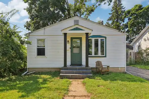 419 Ridgeland Avenue, Woodstock, IL 60098