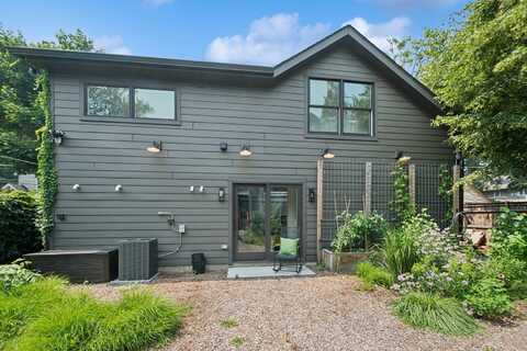 2034 Maple Avenue, Evanston, IL 60201