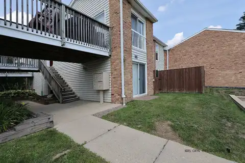 1854 HUNTINGTON Boulevard, Hoffman Estates, IL 60169