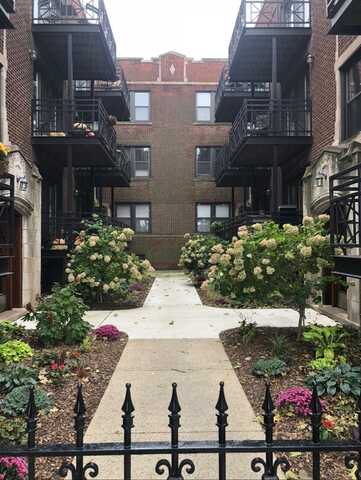 1155 W Grace Street, Chicago, IL 60613
