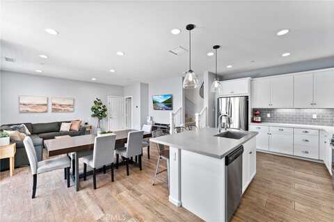 808 El Paseo, Lake Forest, CA 92610