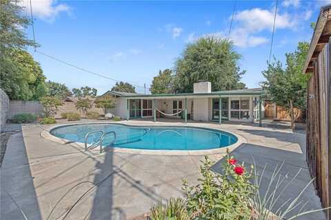945 W Howard Avenue, Visalia, CA 93277