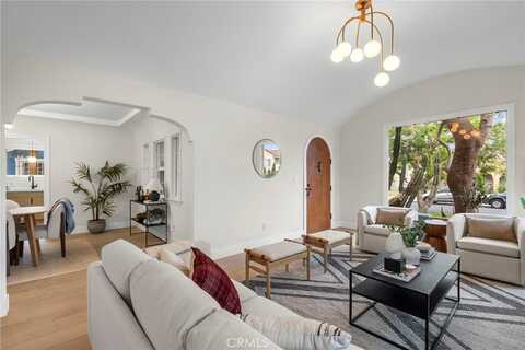 2928 11th Avenue, Los Angeles, CA 90018