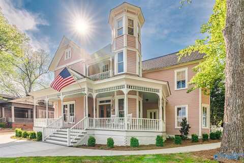 320 Blount Avenue, Guntersville, AL 35976