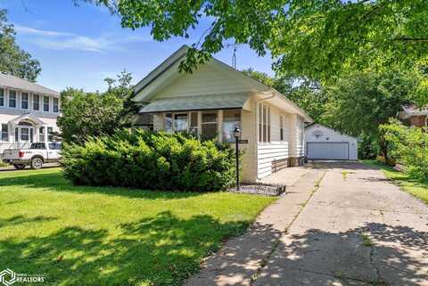 1134 S Iowa Avenue, Washington, IA 52353