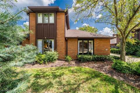 7 Brandon Place, Rocky River, OH 44116