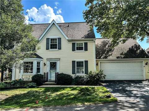 27 Hudson Common Drive, Hudson, OH 44236