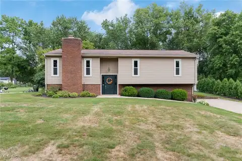 1409 Elmcreek Street NW, North Canton, OH 44720