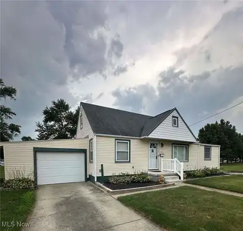 201 Parkview Avenue NW, North Canton, OH 44720