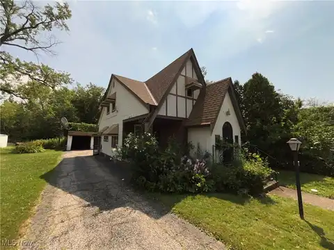 16016 S Lotus Drive, Cleveland, OH 44128