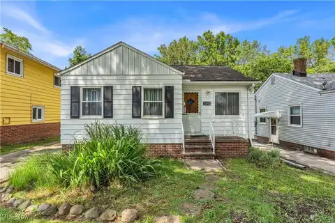 12521 Park Knoll Drive, Garfield Heights, OH 44125