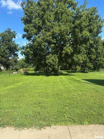 114 Broadway Street, Charlotte, IA 52731