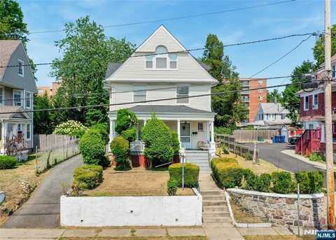 240 Hamilton Place, Hackensack, NJ 07601