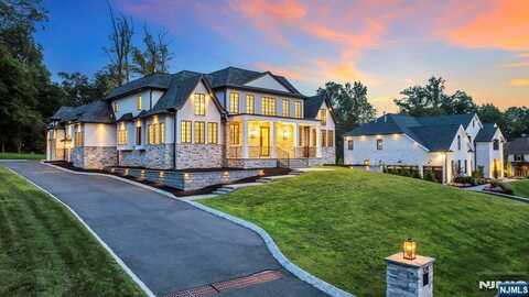 12A Hamilton Drive West, North Caldwell, NJ 07006