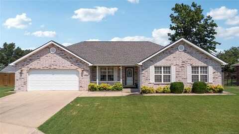225 SE 15th Court, Pryor, OK 74361
