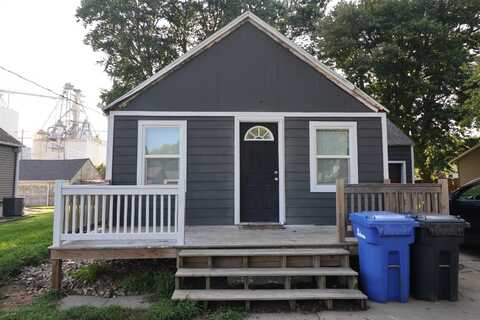1007 Chestnut St, Hull, IA 51239
