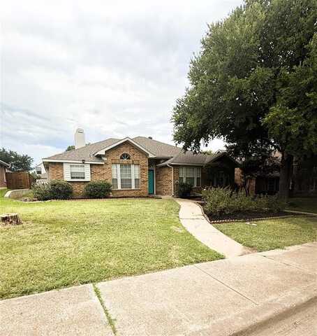 812 Twin Creek Drive, DeSoto, TX 75115