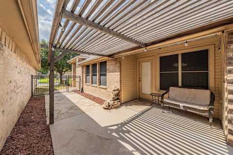 813 Claycourt Circle, Fort Worth, TX 76120