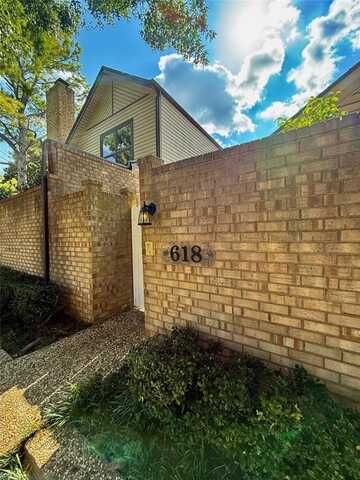 618 Castlewood Lane, Arlington, TX 76012