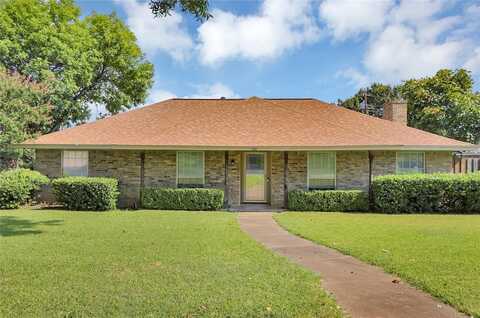 101 Connie Drive, DeSoto, TX 75115