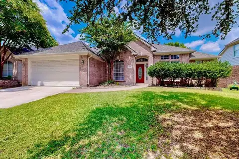 2105 Perry Drive, Mansfield, TX 76063