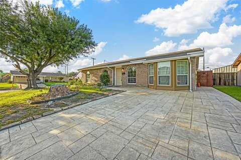 301 W Grenoble Drive, Grand Prairie, TX 75052