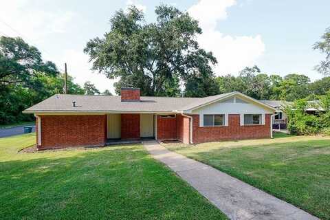 2714 Pine Shadows Drive, Huntsville, TX 77320