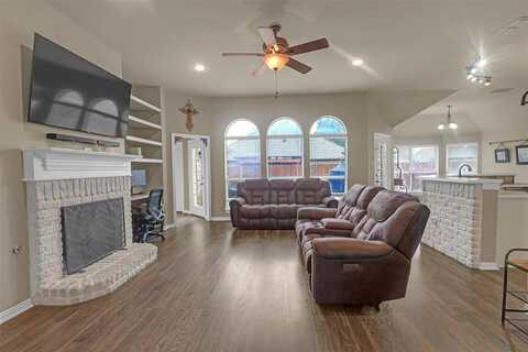 521 Acorn Court, Saginaw, TX 76179