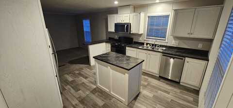 207 Redwood, Belleville, MI 48111