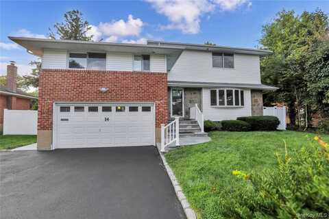 14 Westminster Road, Syosset, NY 11791
