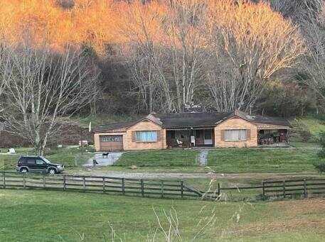 3437 SANDLICK RD, BLUEFIELD, WV 24701