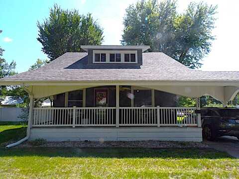 507 Center Ave, Wolbach, NE 68882