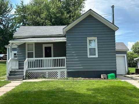 122 N 4th St, Howells, NE 68641
