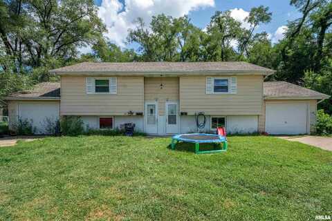 1107 EISENHOWER Drive, Pekin, IL 61554