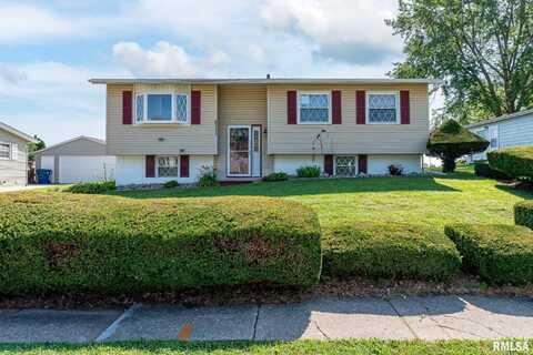 5711 N GAINES Street, Davenport, IA 52806
