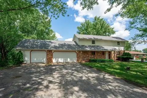 8231 Highview, WINNEBAGO, IL 61088