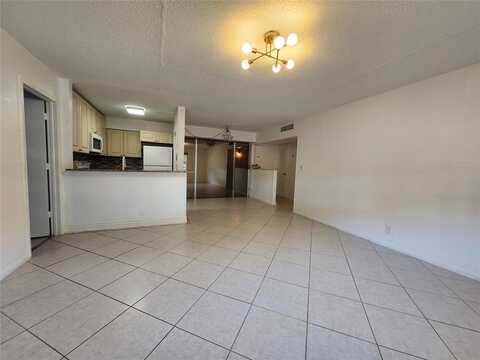 501 SE 8th St, Deerfield Beach, FL 33441