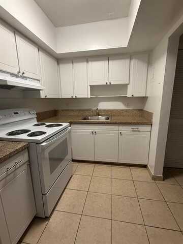 890 NW 39th St, Oakland Park, FL 33309