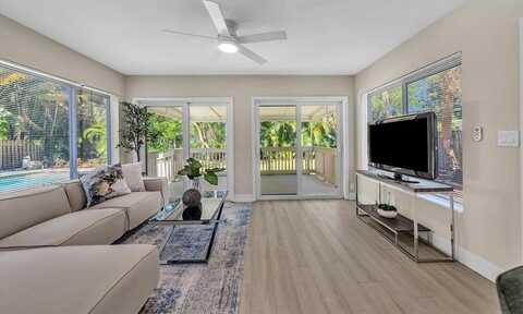 4687 NE 18th Ave, Oakland Park, FL 33334