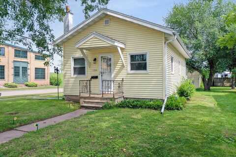 1334 EASTMAN Street, OSHKOSH, WI 54901